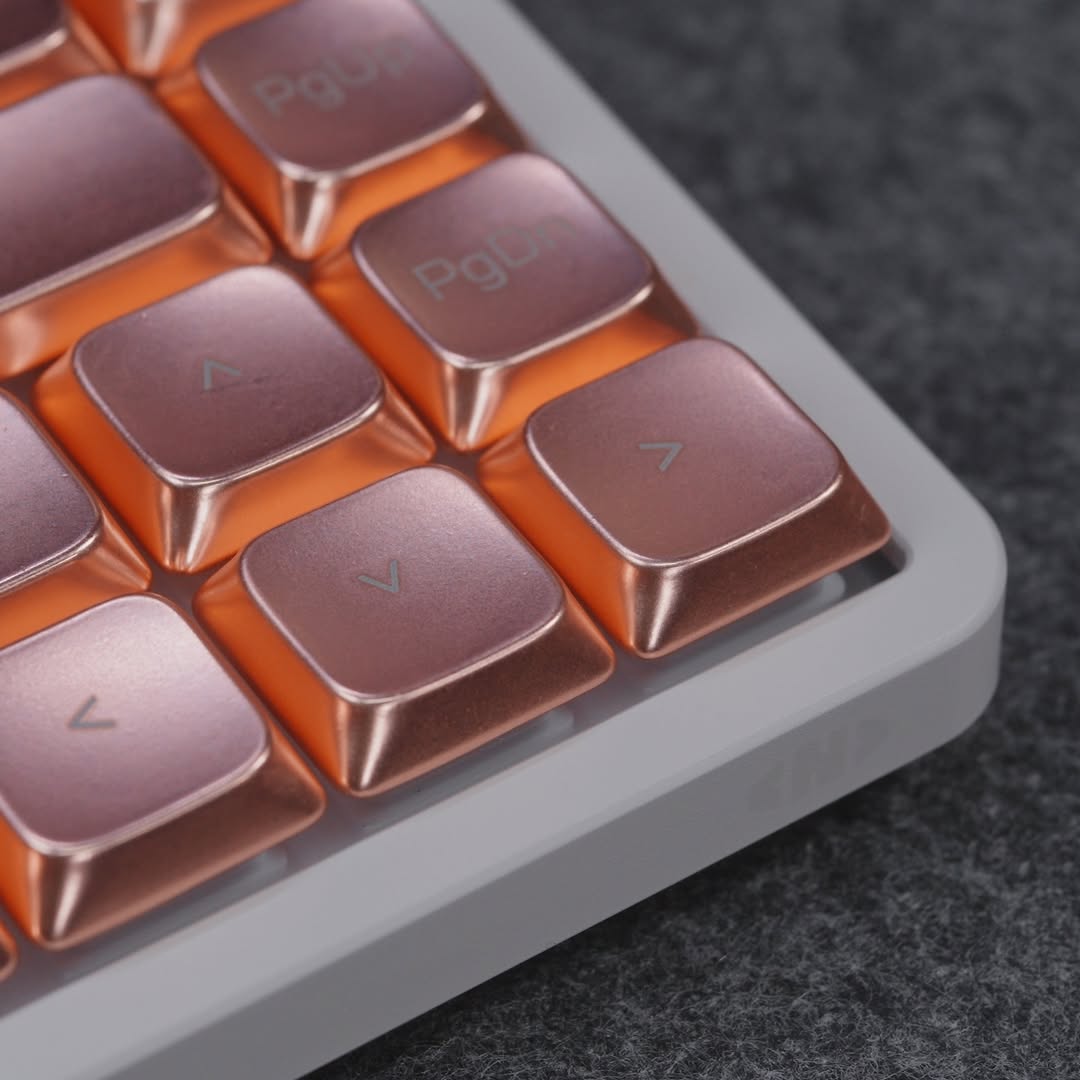 awekeys's tweet photo. Metal shouldn't feel this soft. 🌬️☕️
#awekeys #awekeysair #satincopper #metalkeycaps #lowprofilekeyboard https://t.co/2ayVeCidSa