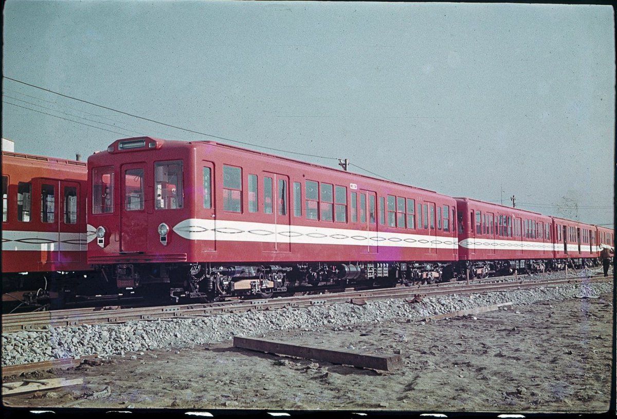 photopub402's tweet photo. 70年前の今日（1956年7月20日）、営団地下鉄（現・東京メトロ）丸ノ内線の淡路町～東京間が開業しました。
写真は昭和～平成の丸ノ内線を支えた300形が新製された直後の姿を記録した貴重なものです。

1953年11月24日
小石川車両工場
長谷川明氏撮影

#あの年の今日
#懐かしい鉄道写真 https://t.co/sVWlD9sptI