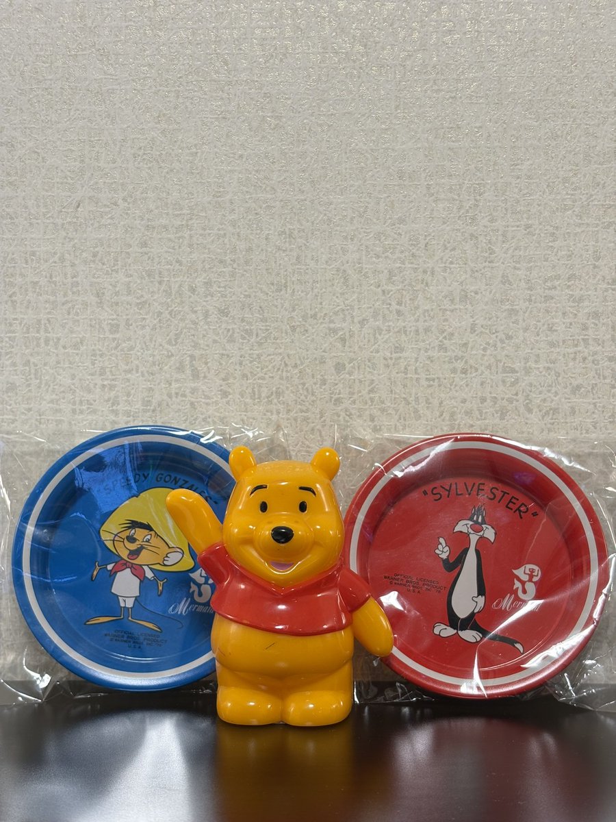 sanayo_717's tweet photo. 本日7/17が誕生日なので、無事にひとつ年を取りました🎉　同じ誕生日の方もおめでとうございます！！！　…というわけで、非常にレトロなデザインのプーさんの貯金箱と、これまた大変レトロで可愛いらしいマーメイドアイスクリーム（？）の缶のお皿を自分自身へプレゼントしました🎁笑 https://t.co/JdrnnX1UO8