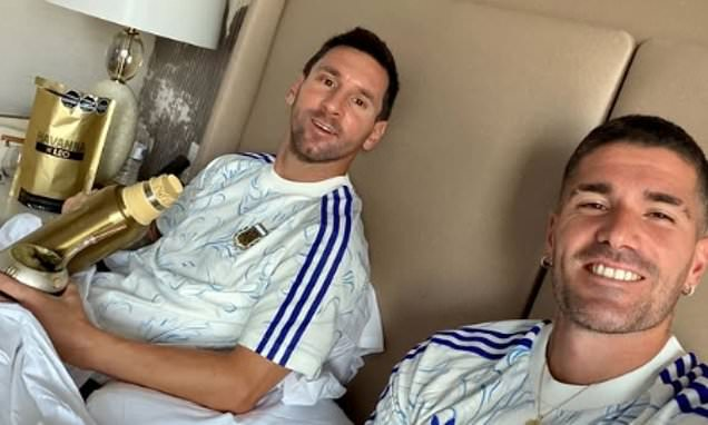 tito_tips's tweet photo. News Update: Messi was pictured unwinding with mate tea and a packet of Havanna Leo biscuits with Rodrigo De Paul sat alongside him#messi #football #ronaldo #neymar #cr #fifa #soccer #cristianoronaldo #barcelona #argentina #futbol #championsleague #realmadrid #leomessi #psg https://t.co/Fh64gty8mr