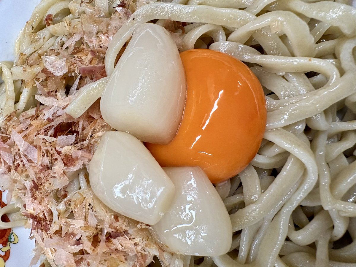 Notriwagomenda's tweet photo. ラーメン二郎 栃木街道店
小ラーメン
つけ麺甘いの
御養卵
鰹ぶし
岩下のピリ辛らっきょう
時がキタ玉乱おじさん五回目のミブジつけ麺玉乱♪
麺だけで変な声出ちゃう位美味い♪
つけ汁と飲めば瞬＆殺！黄身纏った麺inつけ汁で宇宙の鼓動を感じらっきょうビッグバン完食dea~th♪
旨い一杯ご馳走様です😋 https://t.co/TLNaQV9uoR