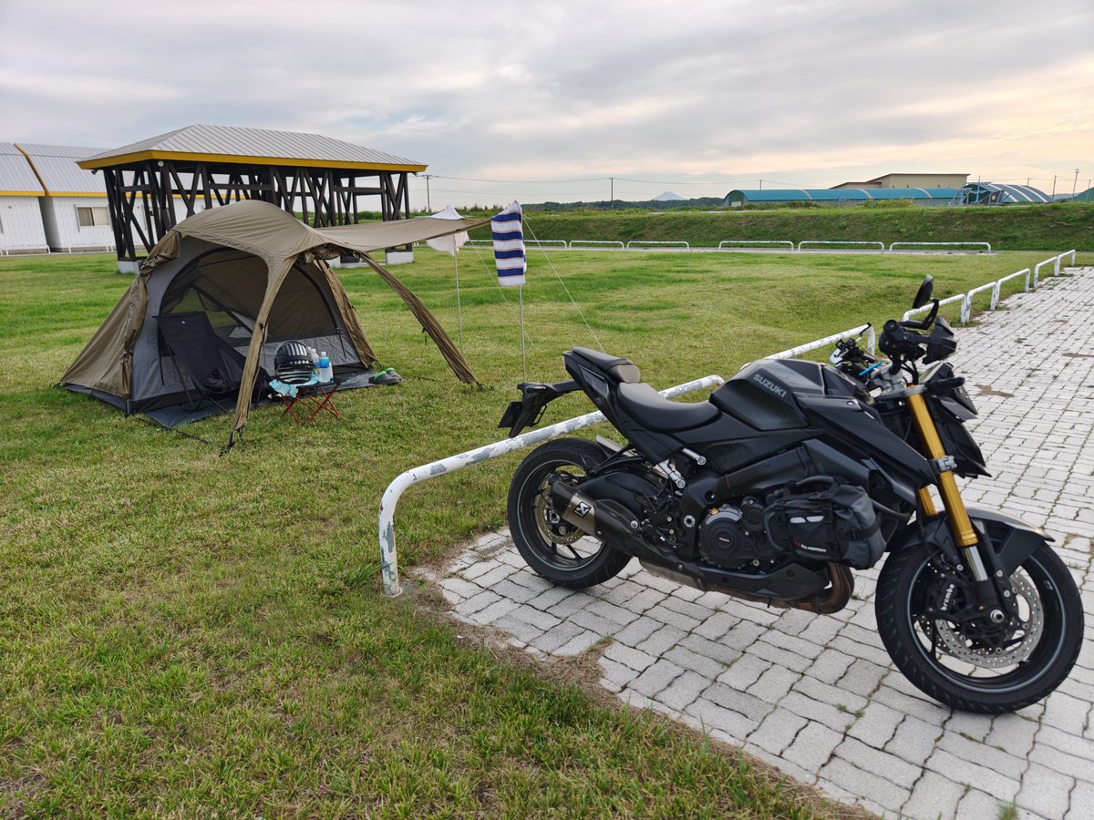 npb280ltd's tweet photo. 結局無難なレッドバロンの「バイクステーション稚内」を今日のキャンプ地とする！
となって、シャワータダだけどヤムワッカナイ温泉「港のゆ」へ
夕飯は「うろこ亭」さんで「タコしゃぶ」と「うろこ市丼」
贅沢し過ぎたので明日は控えめに。 https://t.co/LUmr2eOJNk