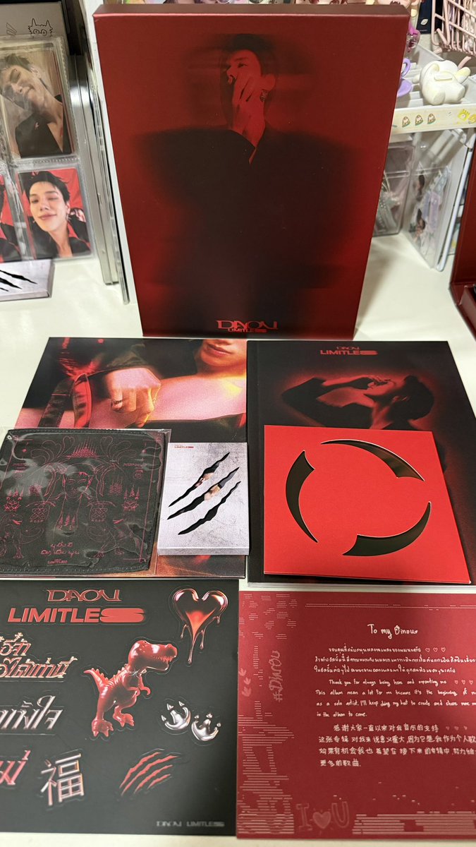 Pind0ra's tweet photo. ปล่อยอัลบั้ม (ได้ของตามภาพ)

อัลบั้มต้าห์อู๋ มี 2 set
1. 580฿ รวมส่ง
(ขาดการ์ดกับโปสการ์ดสุ่ม)
2. 530฿ รวมส่ง
(เหมือนอันแรกแต่ขาดThank you cardด้วย)

อัลบั้มออฟโรด
630฿ รวมส่ง
(ขาดการ์ดกับโพลารอยด์สุ่ม)

#ตลาดนัดต้าห์อู๋ออฟโรด
#DAOULIMITLESSEP
#OFFROADSONGDIARY https://t.co/rU8g6WWKmj