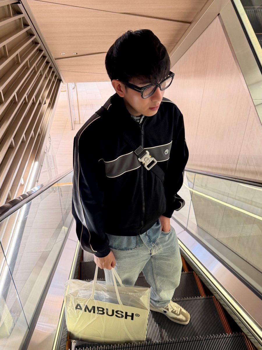 DrSeanSkinSch's tweet photo. #AMBUSH #GinzaSix #Ginza @ambushdesign https://t.co/MjkJvmPjUx