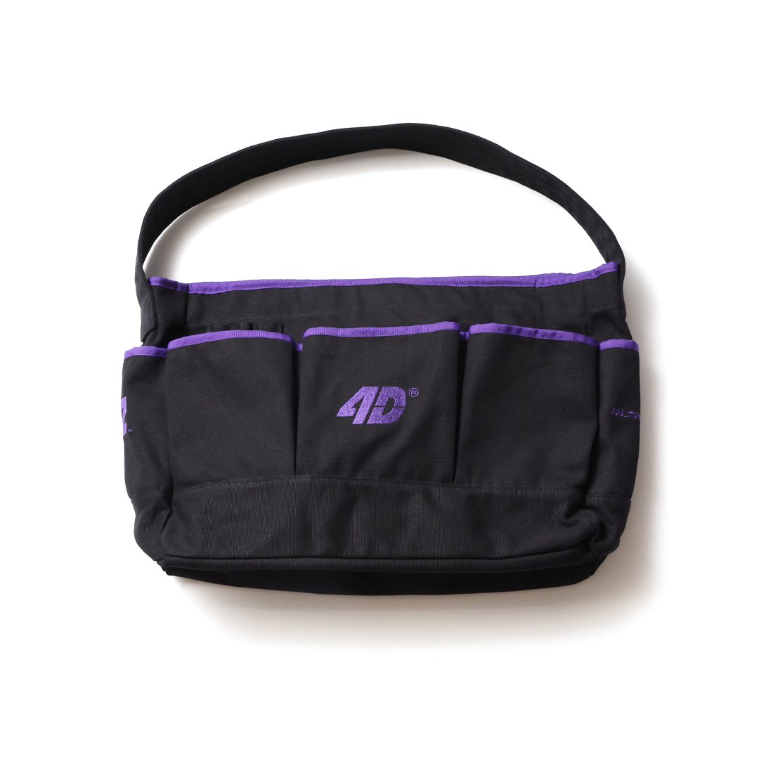 FOURDOTS_JP's tweet photo. 4D® × 常闇トワ
CAPSULE COLLECTION
いよいよ本日7月17日（金）18:00より受注開始！

ゲームを愛する常闇トワと、強いプレイヤーたちと独自のギークスタイルを
作ってきたアパレルブランド4D®が、今回初めてコラボレーション！

常闇トワ本人監修×4D®デザインのTシャツ、ショルダーバッグ、パンツの3アイテムを、
本日7月17日（金）18:00〜8月17日（月）23:59まで受注販売。
ご購入商品1点につき1枚、本コレクション限定ステッカーもプレゼント！

このスペシャルすぎるコレクションをぜひお見逃しなく！

※完全受注生産のため、お届けは2026年10月上旬 〜 2026年11月下旬頃の予定です。

販売ページ
https://t.co/3Gm7UbWmAq