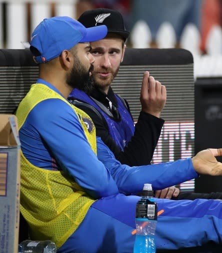 VkIdolo18's tweet photo. 🌟Fab4 players take on Kohli in ODIs:

J Root: Virat is the best chaser that’s ever played the game!

S Smith: Kohli is arguably the greatest chaser in ODI cricket history.

K Williamson: Kohli is the Greatest Batter that's it! https://t.co/vP5Us42Fym
