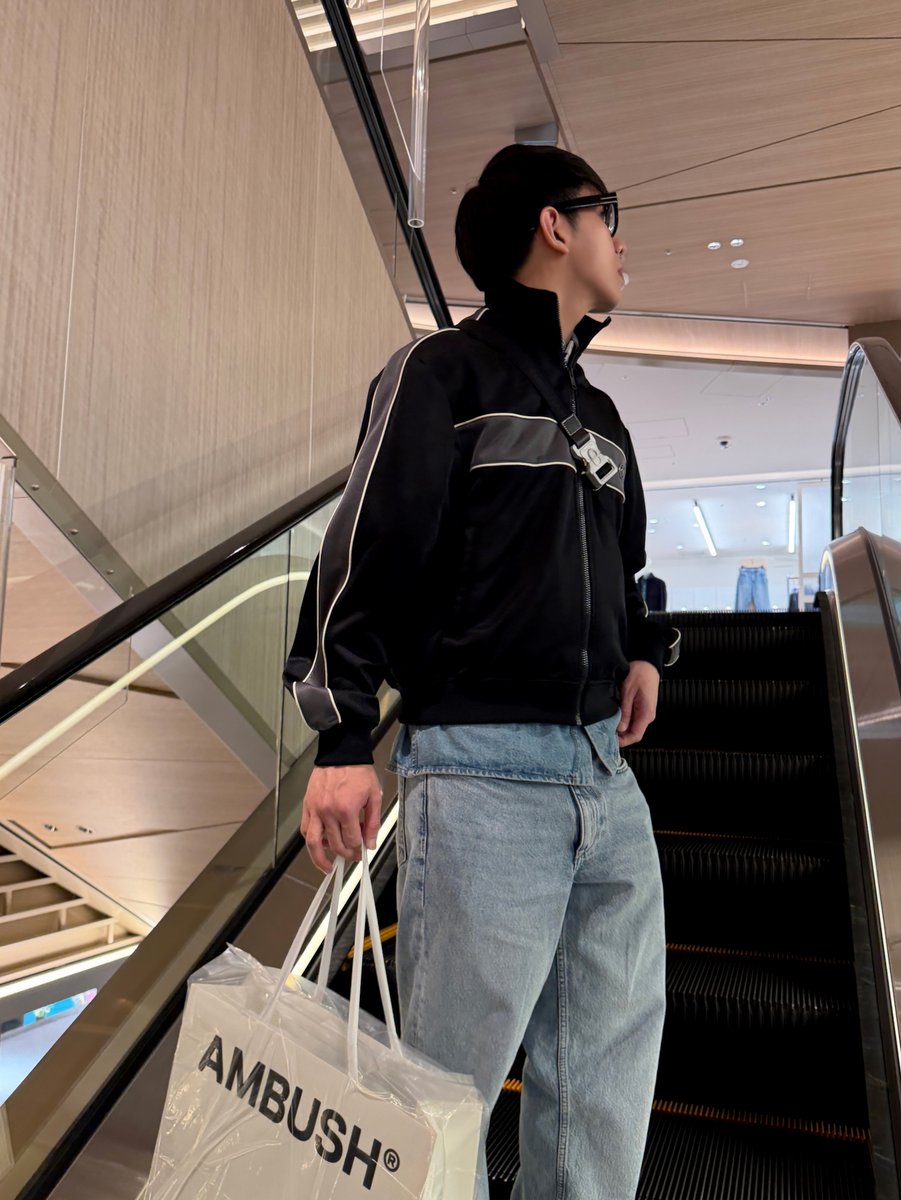 DrSeanSkinSch's tweet photo. #AMBUSH #GinzaSix #Ginza @ambushdesign https://t.co/sxR2KBgZOS