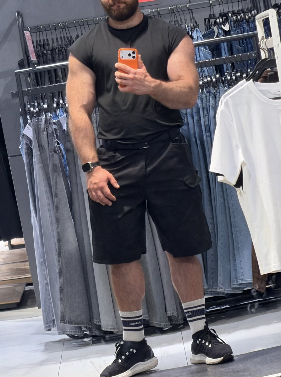 kinksbear's tweet photo. Tryna find my clothing size https://t.co/LwL0ip4xw5