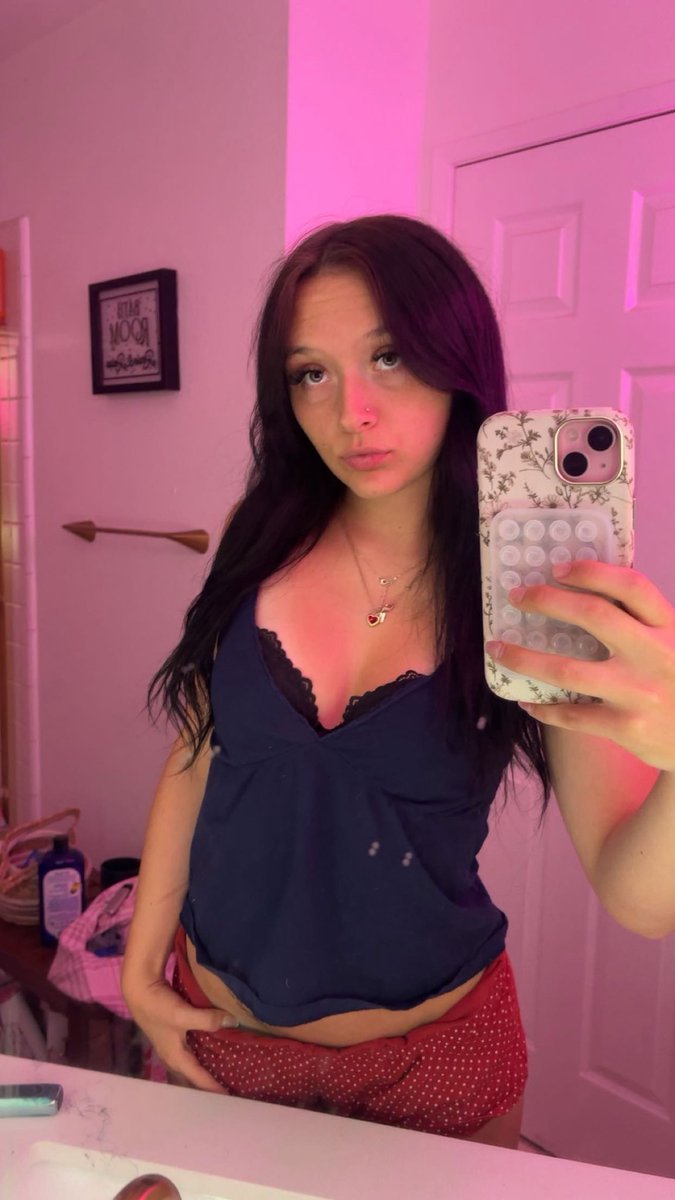 GoddessPaige04's tweet photo. I bet your gf doesn't know u goon to my page 

Findom fendom femdom finsub whalesub cuck loser humiliation joi cei cbt cashcow paypig cashslave moneyslave goon simp barefoot softsoles Footfetish kink fetish wallet humanatm https://t.co/rRGmooUvOz