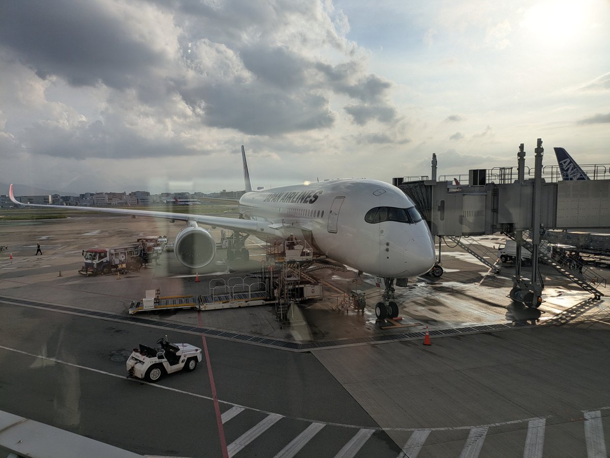 tetsu__aren's tweet photo. 福岡空港は晴れ https://t.co/sGWvy8bFNw