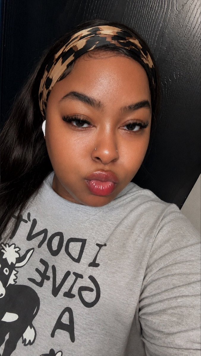 sunniegod's tweet photo. Innocent face, evil ways. 😇😈
#findom #bnwo #brat #Findom #PayPig #SpoilMe #PrincessTreatment
#FinancialDomination #CashCow #Goddess #LuxuryLifestyle
#Femdom #HumanATM #Tribute #SoftLife https://t.co/EctnHZiBLM
