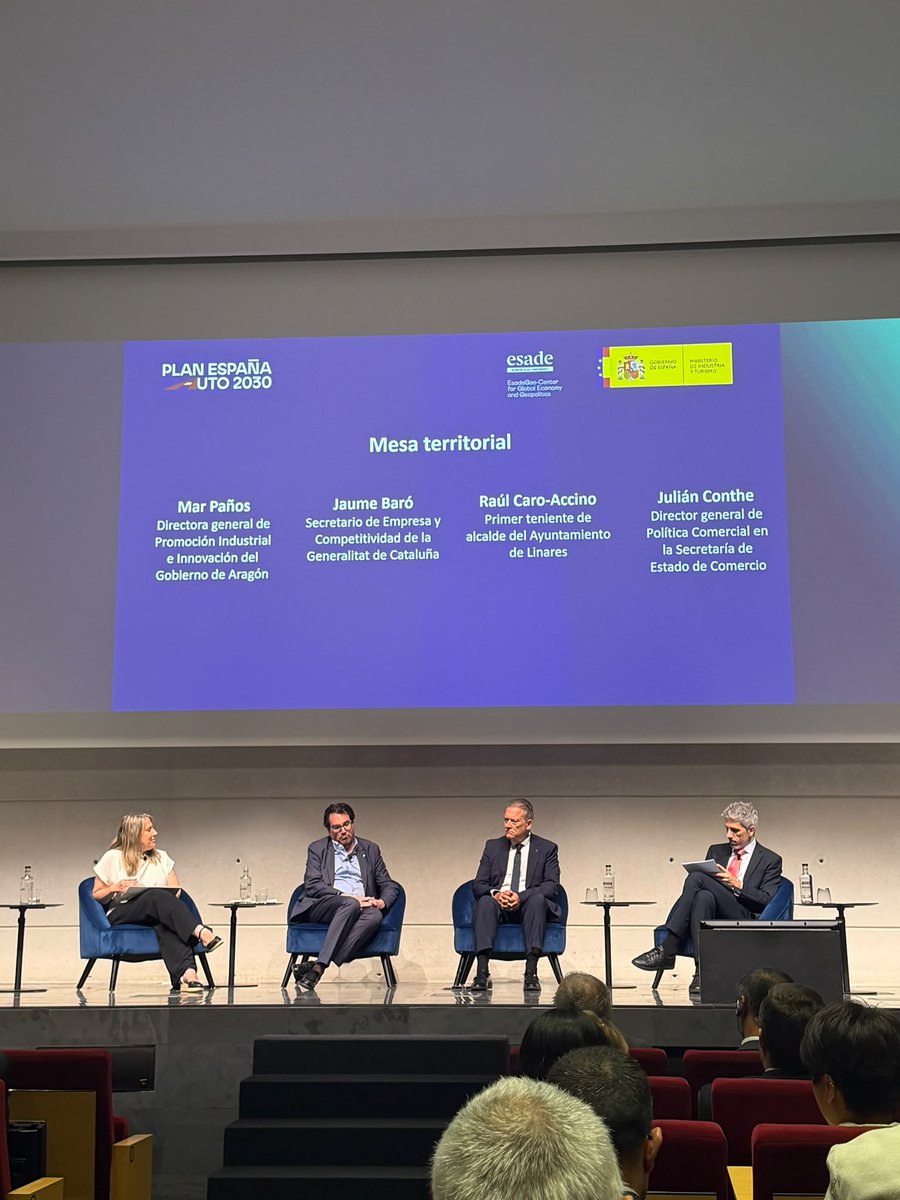 FICCOOCat's tweet photo. Avui el nostre secretari general @RuedaJruedaM i els companys de @ccooebro estan a l'acte de presentació de l'estudi "Tres casos de inversiones de automoción en España".

Un estudi que recull aprenentatges de la cooperació xinesa-espanyola en matèria de mobilitat elèctrica. https://t.co/3CDY1lJwuU