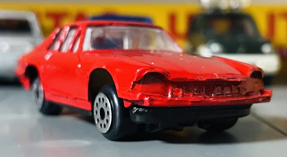_urataro_'s tweet photo. Zylmex JAGUAR XJ-S

車種が車種なんで識別は余裕ですね
フロントが、、、ここまで来ると事故車に見えてきます
窓枠とかも結構バリが目立ちますね
まぁ、じっくり観察する物として作られた訳では無いでしょうから仕方ありませんね😅
#ミニカー https://t.co/v3agFfB01X