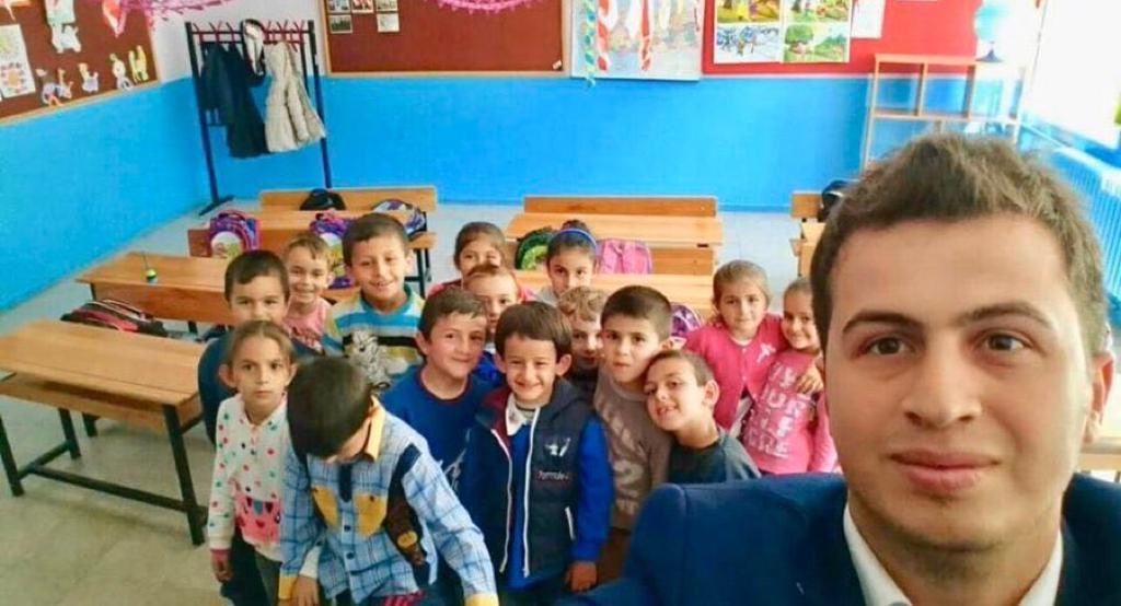 gokturklermedya's tweet photo. Ben Necmettin Yılmaz!

9 yıl önce kaçırıldım, işkence gördüm, şehit edildim. 23 yaşındaydım ve henüz 8 aylık öğretmen iken bedenimi şehadetimden 27 gün sonra Munzur Çayı’na attılar.

Hayallerim yarım kaldı, umutlarım yarım kaldı… https://t.co/Cmq6aVr8Xo