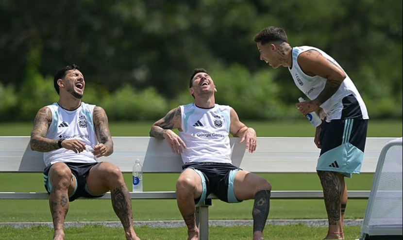 tito_tips's tweet photo. T.G.I.F!!! Enzo Fernandez brutally mocks England with cheeky social media post #mendoza #usa #rock #photooftheday #memes #viral #caba #follow #fotografia #bsas #paraguay #picoftheday #moda #brazil #photo #ol #s #rosario #nature #panama #turismo #soccer #leomessi #bolivia #world https://t.co/GAn99hHZYm