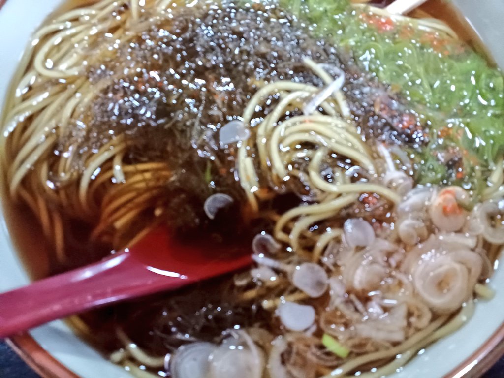 sae_v's tweet photo. 茶蕎麦
海藻ネバネバそば
緑色のお蕎麦とめかぶ💚💚 https://t.co/NBWdC6s6AS