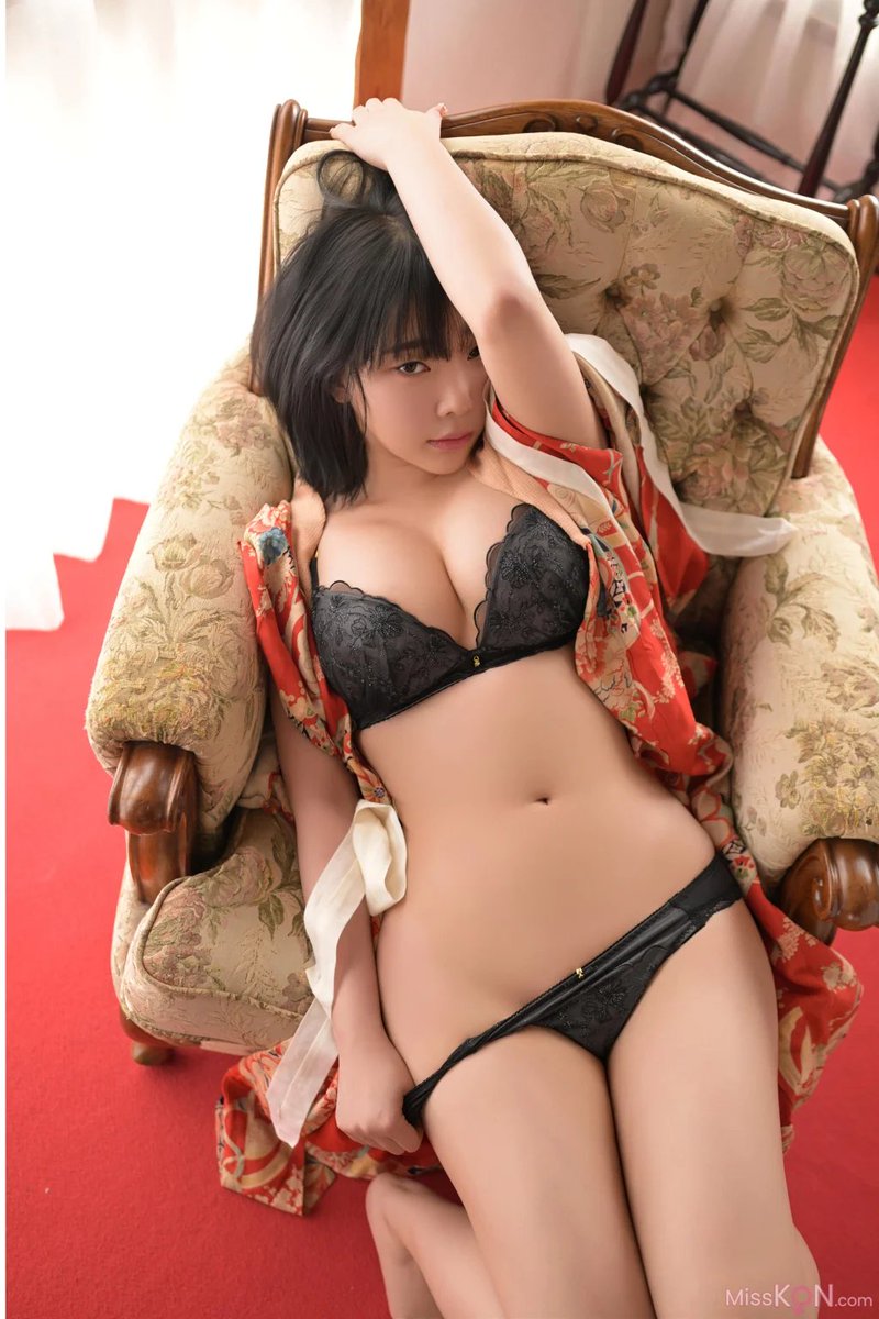 sableshush's tweet photo. found the perfect spot to daydream about you. this chair is cozy, but it’s definitely missing something. or someone. https://t.co/QnLmXqI9Zk