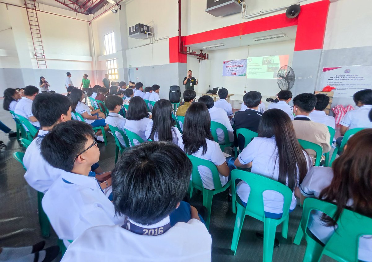 Navotas_City's tweet photo. Naghatid ng dagdag-kaalaman sa trabaho at negosyo ang Hanapbuhay Caravan sa mga mag-aaral ng senior high school ng Navotas National Science High School.
#HanapbuhayCaravan #TulongPuhunan
#TulongNegosyo #TulongTrabaho
#Navotas
https://t.co/OGgFDh096X https://t.co/QaYQlY9F1Y