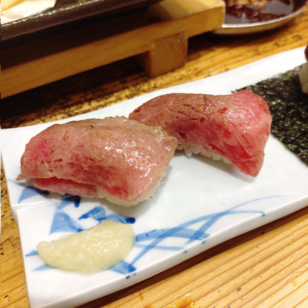 164Ae86's tweet photo. 米仙＠沖縄県那覇市牧志🍺🍣
史上最大級にやらかしたけどせっかくの沖縄だったので少し満喫🥹酒３杯とにぎり五貫で1600円という牧志せんべろ😆👍石垣牛の握りは間違いないね😋 https://t.co/Q5NJkLLOBD