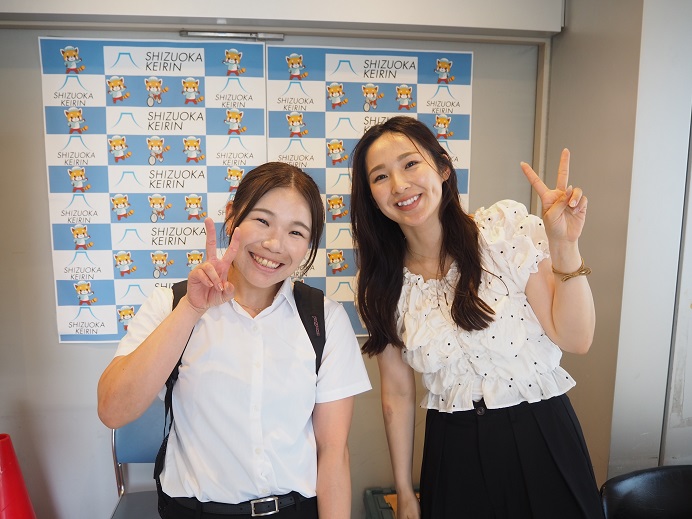 keirin_navi's tweet photo. ／
🚴‍♀️明日7/18～20は #静岡競輪 ＦⅠガールズデイ開催
#JC・HPCJC・Kドリ杯 開催です！
🎤前検日インタビューアップ！
＼
#競輪予想 #トリマクリ #古山稀絵 #鈴木奈央 #山田南
7R 鈴木 奈央 選手「キエ(古山)は私より１つ下の学年・・」
👇続きはこちらから👇
https://t.co/3xnw0RqGaS https://t.co/VBbNSXh0AF