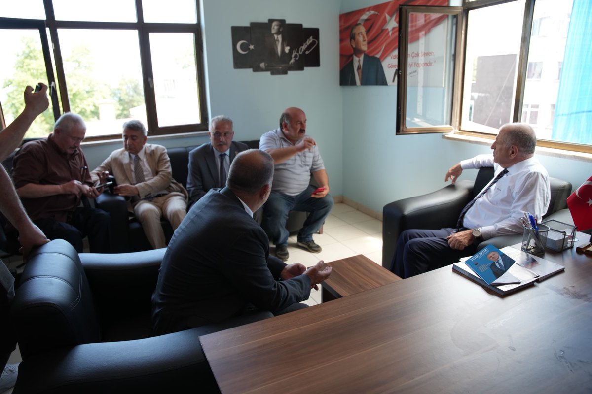 zaferpartisi's tweet photo. Genel Başkanımız Prof. Dr. Ümit Özdağ ve beraberindeki parti heyetimiz, Vakfıkebir İlçe Başkanlığımızın açılışını gerçekleştirdi.

Yeni ilçe başkanlığımızın Vakfıkebir’e, partimize ve ülkemize hayırlı olmasını dileriz. @umitozdag https://t.co/CbuP4JFvQD