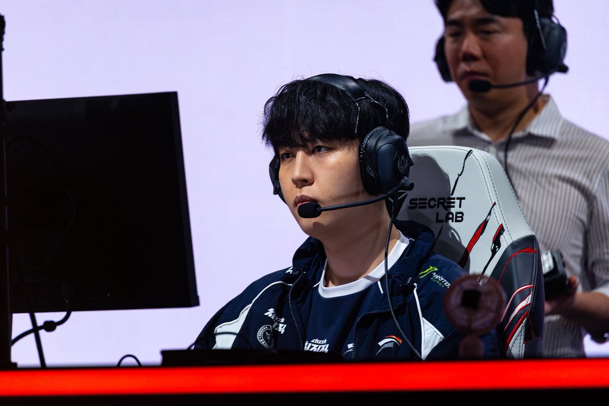 kumareiii's tweet photo. Kanavi apologizing on POP for the loss and for losing his concentration when his mouse disconnected... I'M CRYING 😭

The loss must've hit you hard but please hold your head high! We bounce back 👊🏻 I trust you and the team, Captain! 🍀🧡 https://t.co/RplQ4saoBn