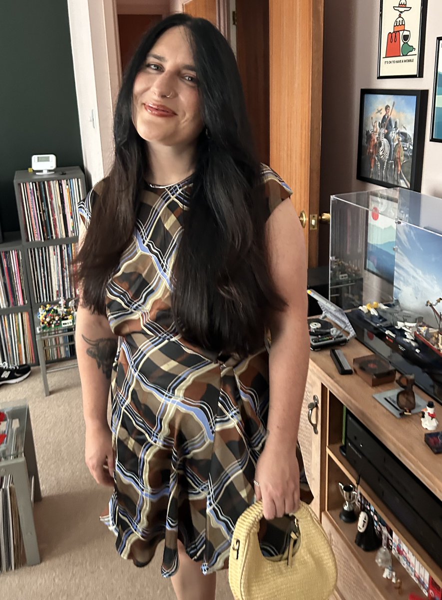 HightoDeep's tweet photo. My beautiful eldest daughter whose name is Tania. Dad’s brains and looks you say. *I’ll take that #NotANumber #DaughtersRock #Inevitable #ForceOfNature https://t.co/Wrvlhb8mb1