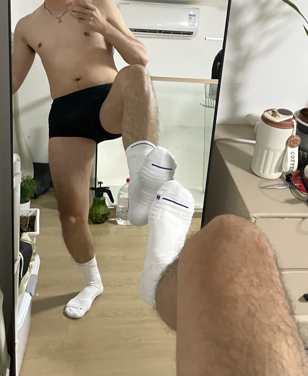 dongdu1s's tweet photo. 我的听话小狗呢？ #1S #m #狗奴 #白袜 https://t.co/K32ZSgprGb