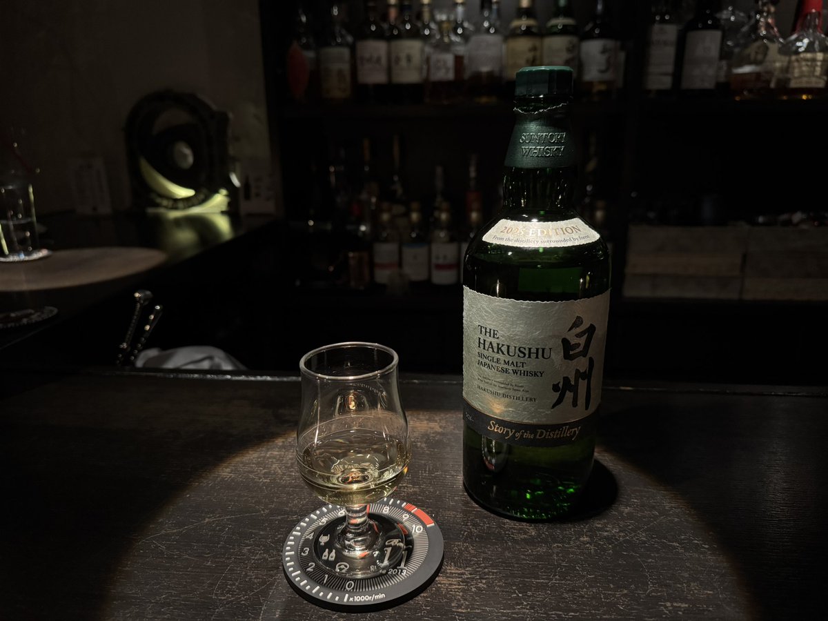 nabejun32r's tweet photo. 今夜は久々BAR11に😊
こんな感じのお酒を飲んでいます😋 https://t.co/o8XmBcL5LV