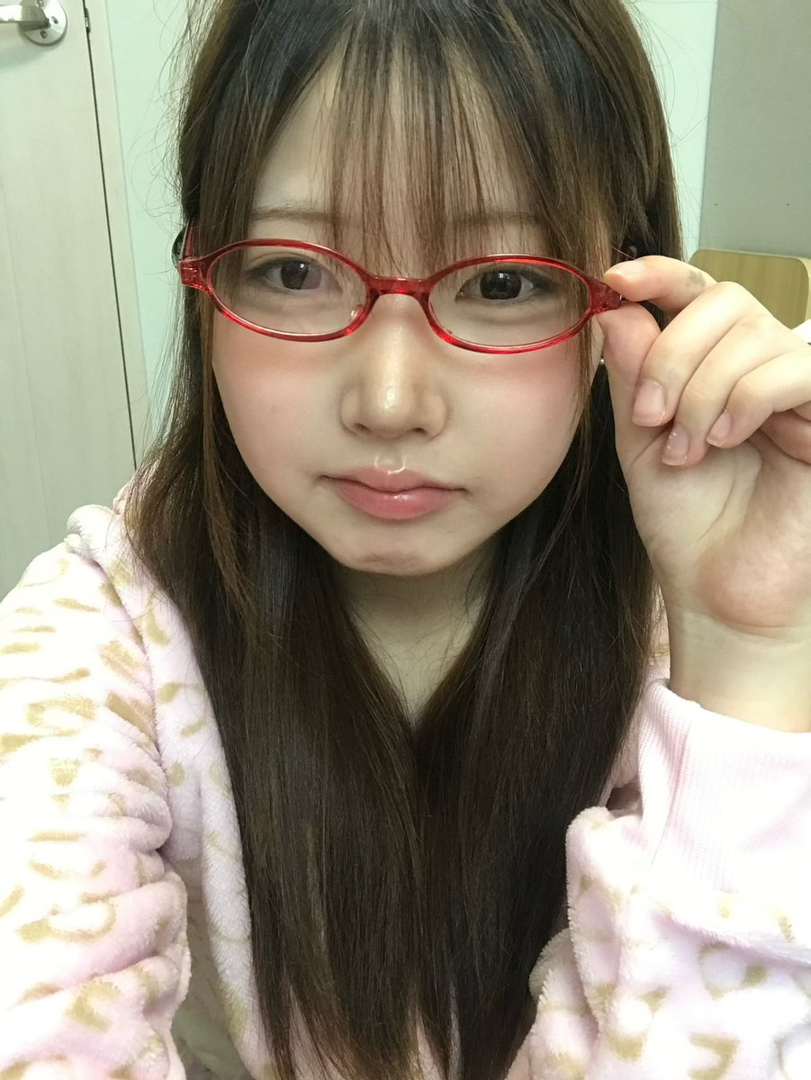 mann_0P's tweet photo. 바보 안경 써보앗음.
찐따력 +100 입미다. https://t.co/huRA9uhD0J