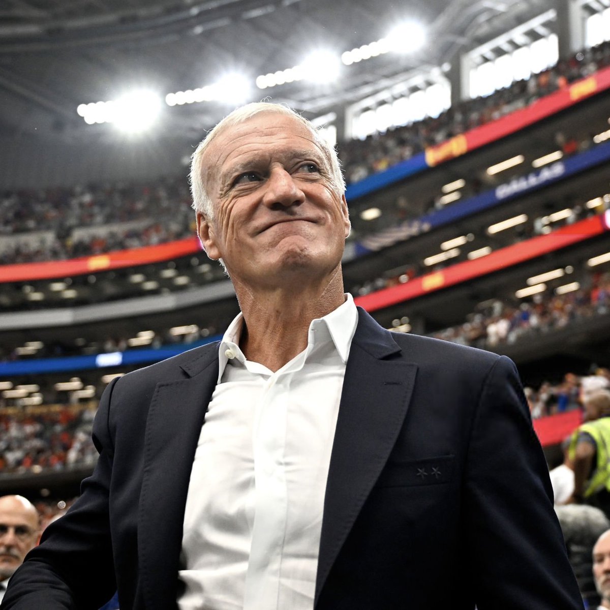 ActuFoot_'s tweet photo. 🚨 LA FFF RÉFLÉCHIT À L’ORGANISATION D’UN HOMMAGE À DIDIER DESCHAMPS ! 🇫🇷

Cela pourrait intervenir la semaine prochaine.

🗞️ @RMCsport https://t.co/MhRhCRig3H