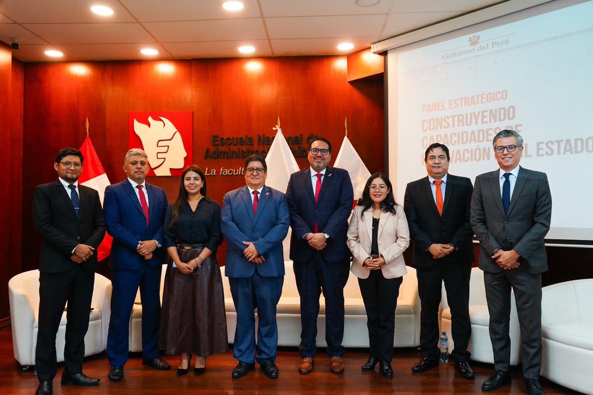 pcmperu's tweet photo. Durante la jornada se promovió el uso responsable de la inteligencia artificial, el aprovechamiento estratégico de los datos y la mejora de los servicios digitales para simplificar trámites, optimizar la gestión pública y brindar una mejor atención a la ciudadanía y las empresas. https://t.co/4ucnphP451