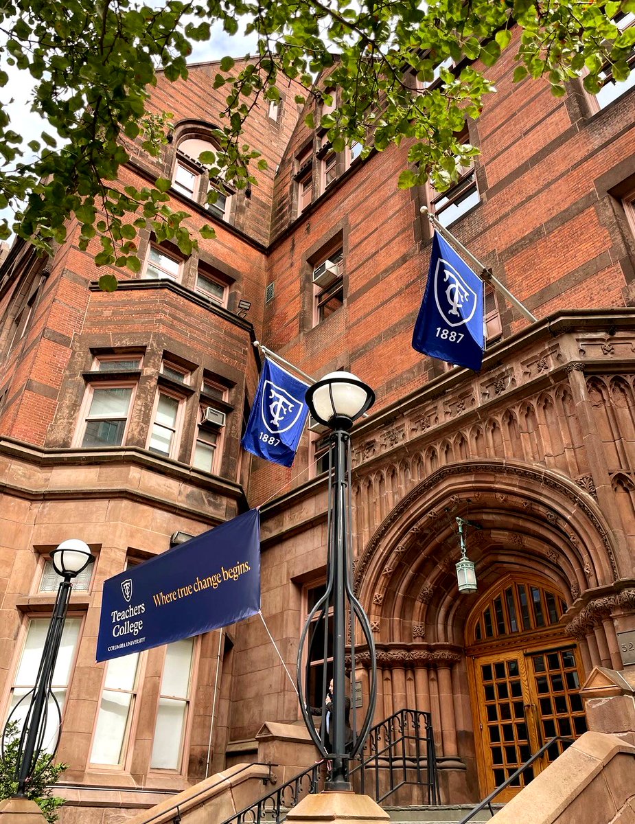 TeachersCollege's tweet photo. Chasing knowledge (and sunshine☀️) on #TCWay. https://t.co/79Q5YiRdwY