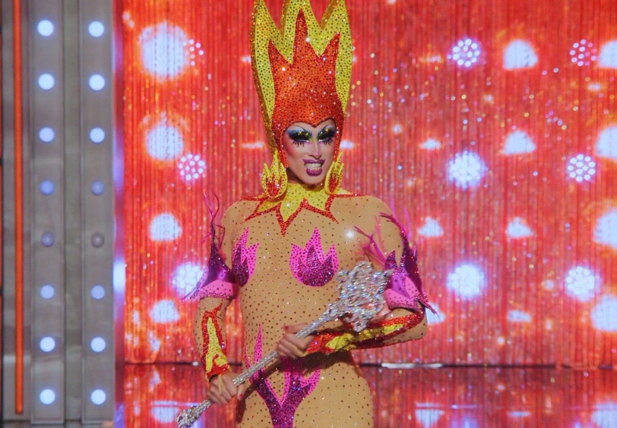 JaidasEstitties's tweet photo. Crystal’s win is very significant for 2 reasons; Firstly, she’s the first Mexican queen to win drag race (exc. DRMX), and in these times, it’s super lovely to see her succeed! Secondly, S12 was a fantastic season and COVID and you know who dimmed it’s shine #DragRace #AllStars11 https://t.co/44EA05cAoq