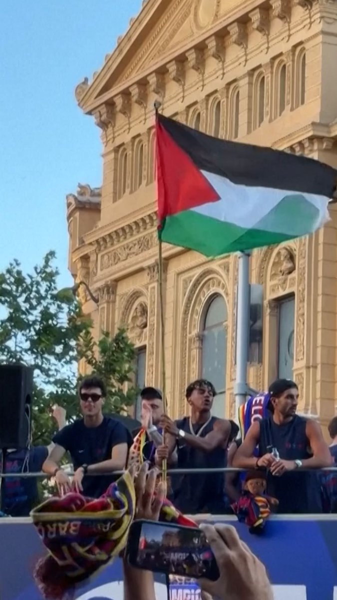 RuRubino's tweet photo. @missaskh https://t.co/NhYKx3TGWz
just for this time (el D10s will forgive me)
¡Viva España! 🇪🇸 and #FreePalestine https://t.co/iM6Ppnf1DY