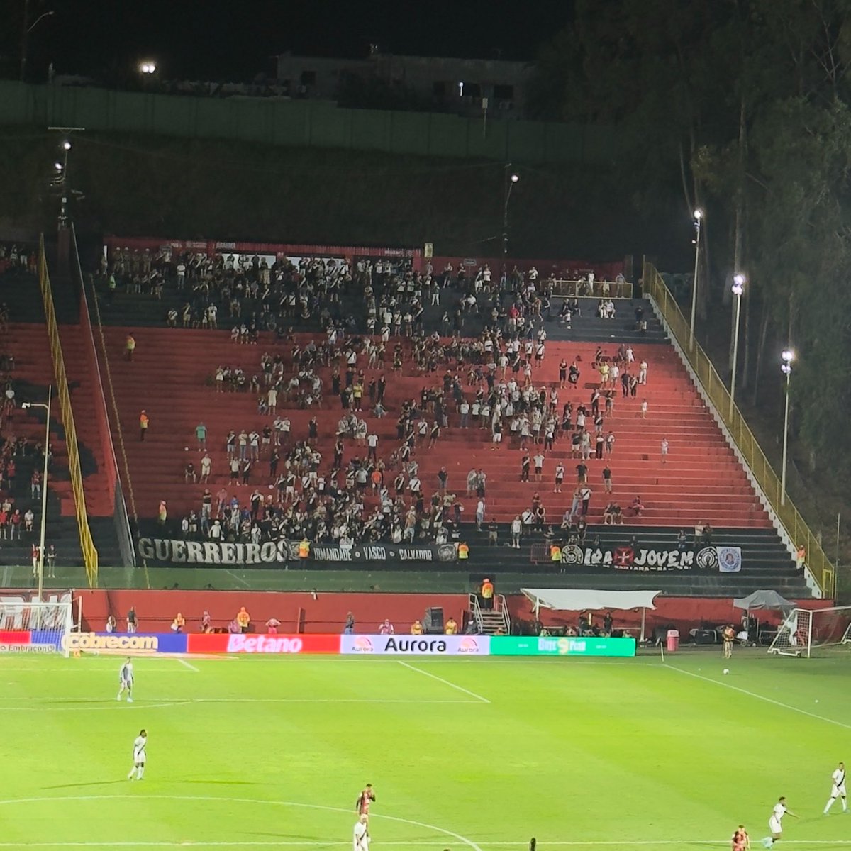 Mfutebolisticos's tweet photo. Postando todas as torcidas visitantes que vierem jogar no Barradão.

Vitória x Vasco https://t.co/H70GLXsVsD