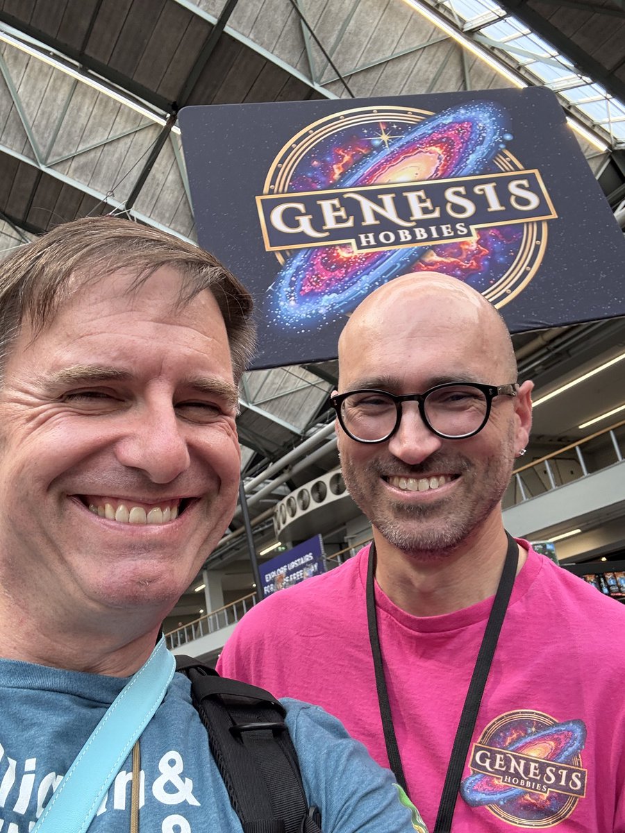 WelcomeToWUBRG's tweet photo. Minding my own business, wandering around #MCAmsterdam, when the owner of @genesishobbies, Scott, yells at me “Hey! You’re the big card guy!” (the last two Magiccons, I’ve bought one of their big cards🤣)
It’s nice to be remembered…even if it is for being an idiot 🤣 https://t.co/twLeuZbZrY