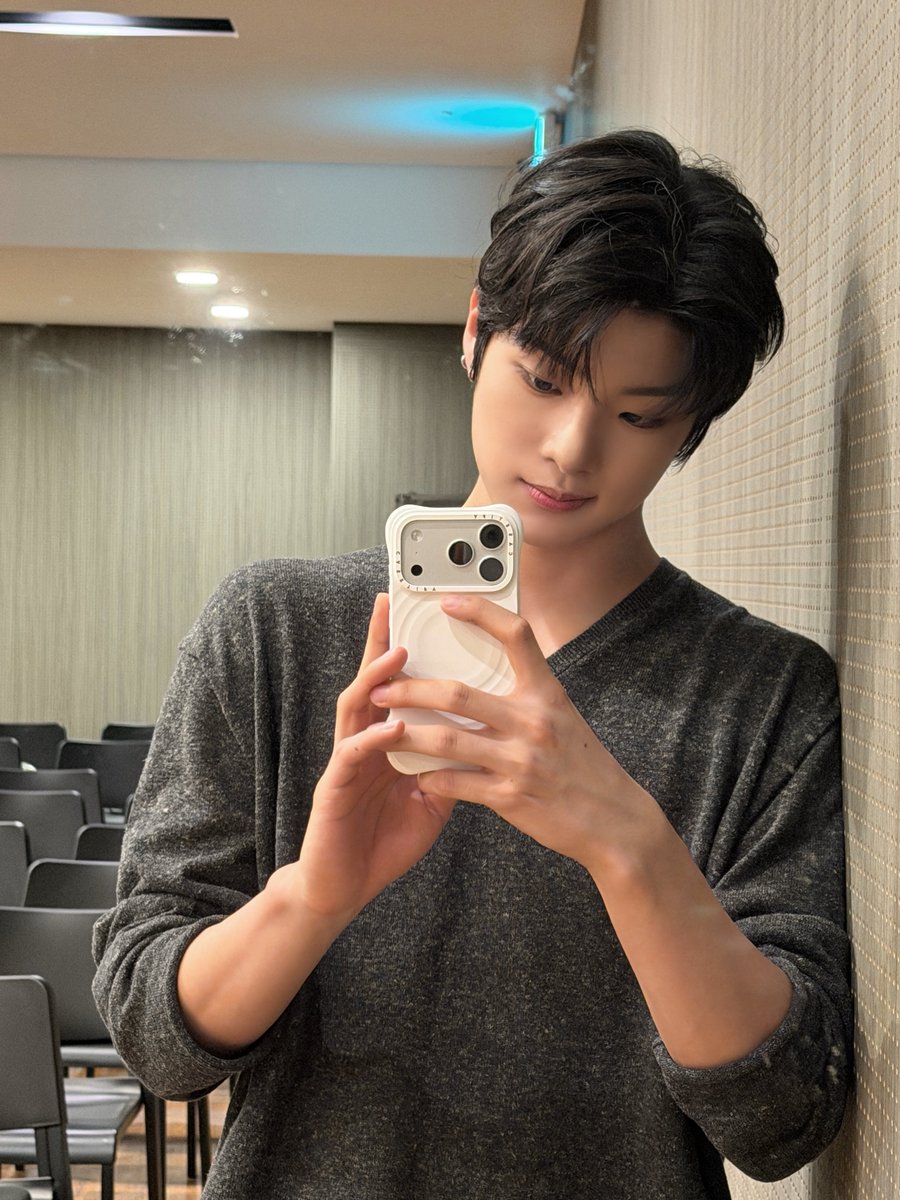 YOUNITE_twt's tweet photo. 다시 비 온당…

#시온 #SION https://t.co/s3PQZ2KIba
