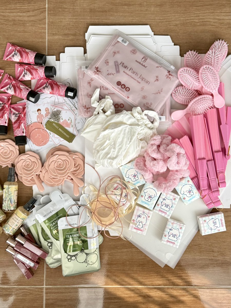 cloudysnowys's tweet photo. POV GEN Z KALAU NIKAH:
bikin sahabatnya jadi matcha strawberry 🩷💚

mau spill juga package yang aku kasih ke bridesmaidku (gaperlu jahit alias terima beres 🤭)

super duper cantik bisa buat kondangan 🫰🏻 https://t.co/ELgHu4vdmT