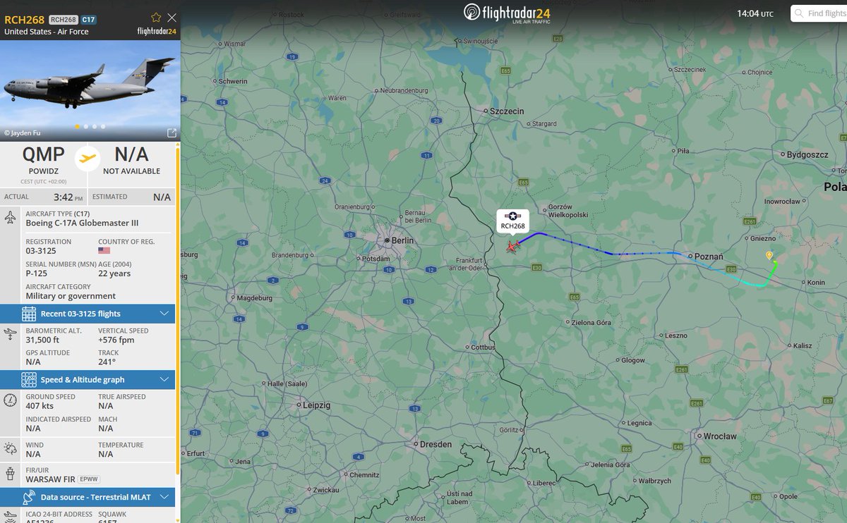PolishMilRadar's tweet photo. 📅 17.07 🕞 16:05LT - 🇺🇸✈️ Globemaster #USAF odleciał z Powidza 🇵🇱
🇺🇸 Siły Powietrzne Stanów Zjednoczonych #USAF
✈️ Boeing C-17A Globemaster III | Reg: "03-3125"
🛫 Baza Lotnicza Powidz #EPPW 🇵🇱
🛬 Nieznane (prawdopodobnie Baza Lotnicza Ramstein #ETAR 🇩🇪)
#RCH268 wznosi na wysokość przelotową ↗️
🔗 https://t.co/k2Z86derwc
#POLMILRADAR
