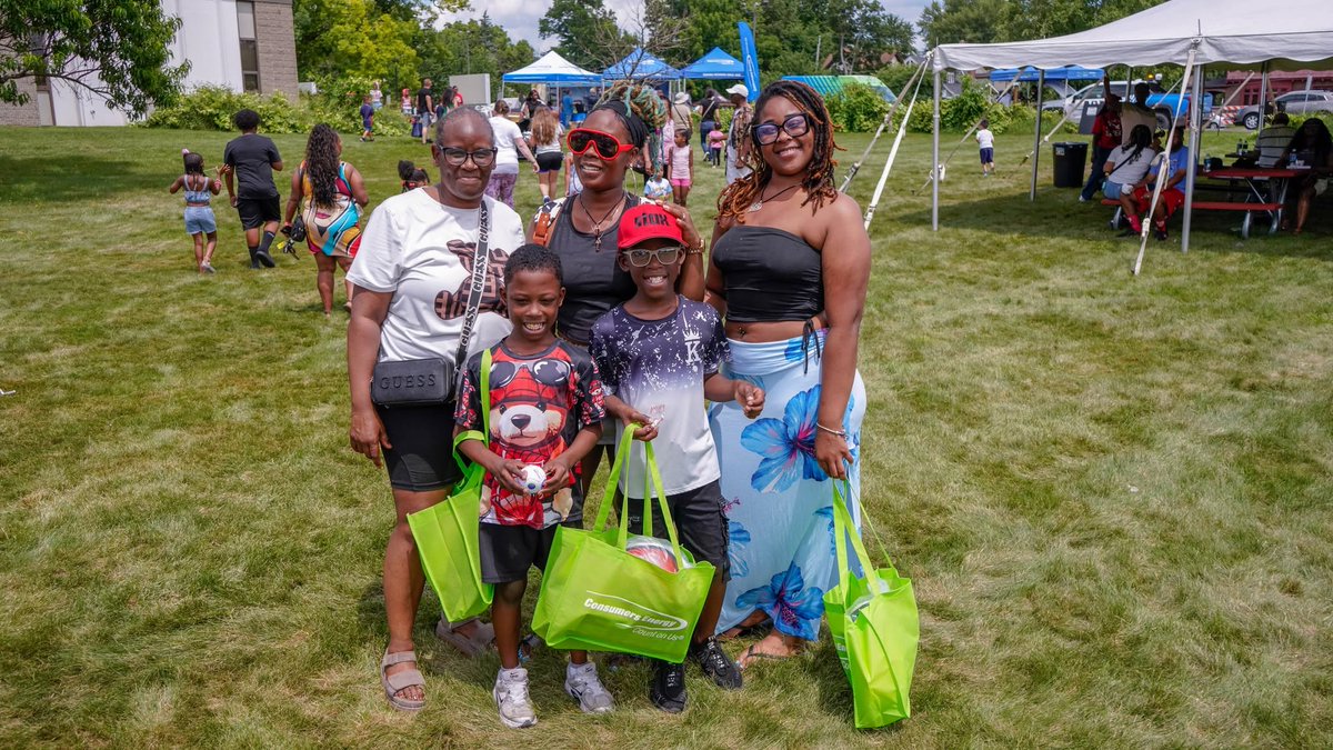 ConsumersEnergy's tweet photo. We are proud to join Battle Creek neighbors at the Day of Hope &amp; Community Carnival! 💙​
​
From energy assistance resources and EV education to our Education Trailer and family activities, it was a great day connecting with the community. Thanks to everyone who stopped by! https://t.co/tBcBuOVEUI
