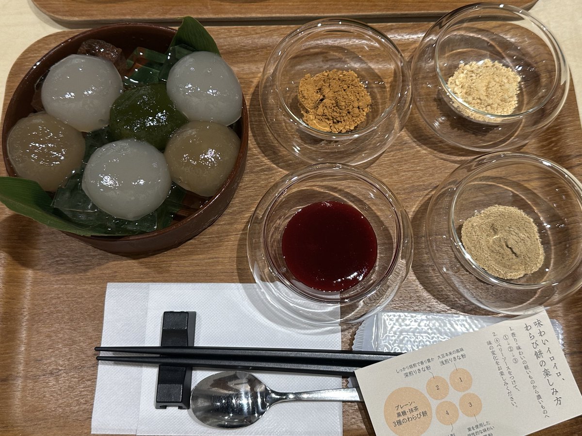 x_momen_x's tweet photo. 先日は蓬さんと食べて喋る会してきた☺️
わたしへの誕プレと子供たちへのプレゼントまでいただいちゃって嬉しすぎた！
娘は粘土遊びにどハマりして家にいる時間ほとんど粘土漬けです☺️✌️
そして引越し祝いを渡しそびれたのでまた渡します笑 https://t.co/jO7EgqJkRy
