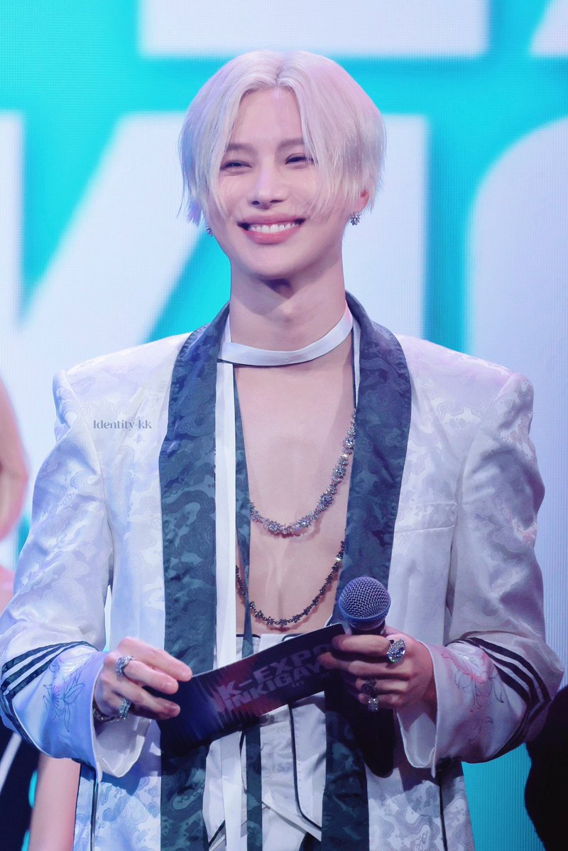 eLLy_mj's tweet photo. #여름에피어난_태민이의계절
#HAPPY_TAEMINBDAY https://t.co/dynKngWf2C
