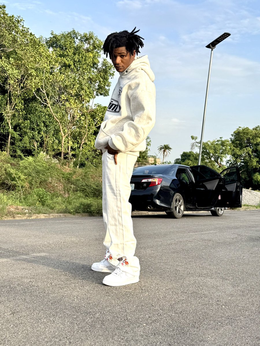 exzify_'s tweet photo. Every picture tells a story 😇🩵⚔️🔌📌 https://t.co/UW8kYCR2St