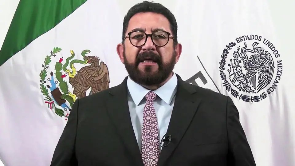 AleEsat's tweet photo. Ulises Lara renunció a la @FGRMexico por "motivos personales". Hoy, Raimundo Riva Palacio publica que habría sido informante de Estados Unidos.

La pregunta es devastadora: ¿Ernestina Godoy nunca supo quién era su hombre de mayor confianza? ¿Claudia Sheinbaum, que presume estar enterada de todo, tampoco?
Primero Marina del Pilar y ahora @UlisesLaraCDMX. Al final, el aparato de inteligencia de EE.UU. otra vez destrozó a la cuarta.