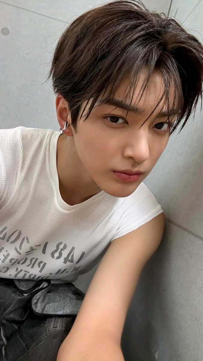01ckd's tweet photo. 오근데진짜잘어울린다…. https://t.co/cDfyPCHbfx