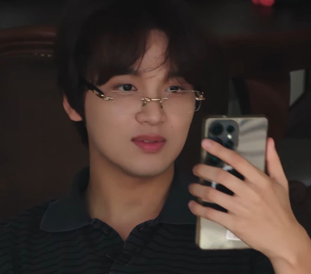 kuemahae's tweet photo. 🐯👓🐻 https://t.co/1XEG317OEy