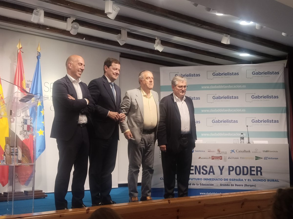 FsieValladolid's tweet photo. @fsiecl asiste a las jornadas tituladas "prensa y poder" ,celebradas en Aranda de Duero y organizado por los HH."Gabrielistas". @CiudadEducacion  Acudió al evento @alferma1 @jcyl @educacyl @MariaPardo2706 @chemagasa @angelarias3000 #educacion #privada #concertada #cyl #aranda https://t.co/Xpo5K3N09T