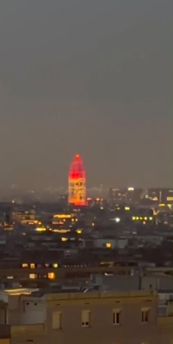 tecomisteungol_'s tweet photo. ¡¡INSOLITO!!😱😱⚠️🇪🇸

Barcelona se adelantó: "Ya somos campeones" iluminó la Torre Glòries antes de la final

Barcelona, España A horas de la gran final del Mundial 2026, la ciudad de Barcelona mostró toda su fe en La Roja.
#españa #argentina #mundial #futbol #viral #final #viral https://t.co/TZInIfvXA9