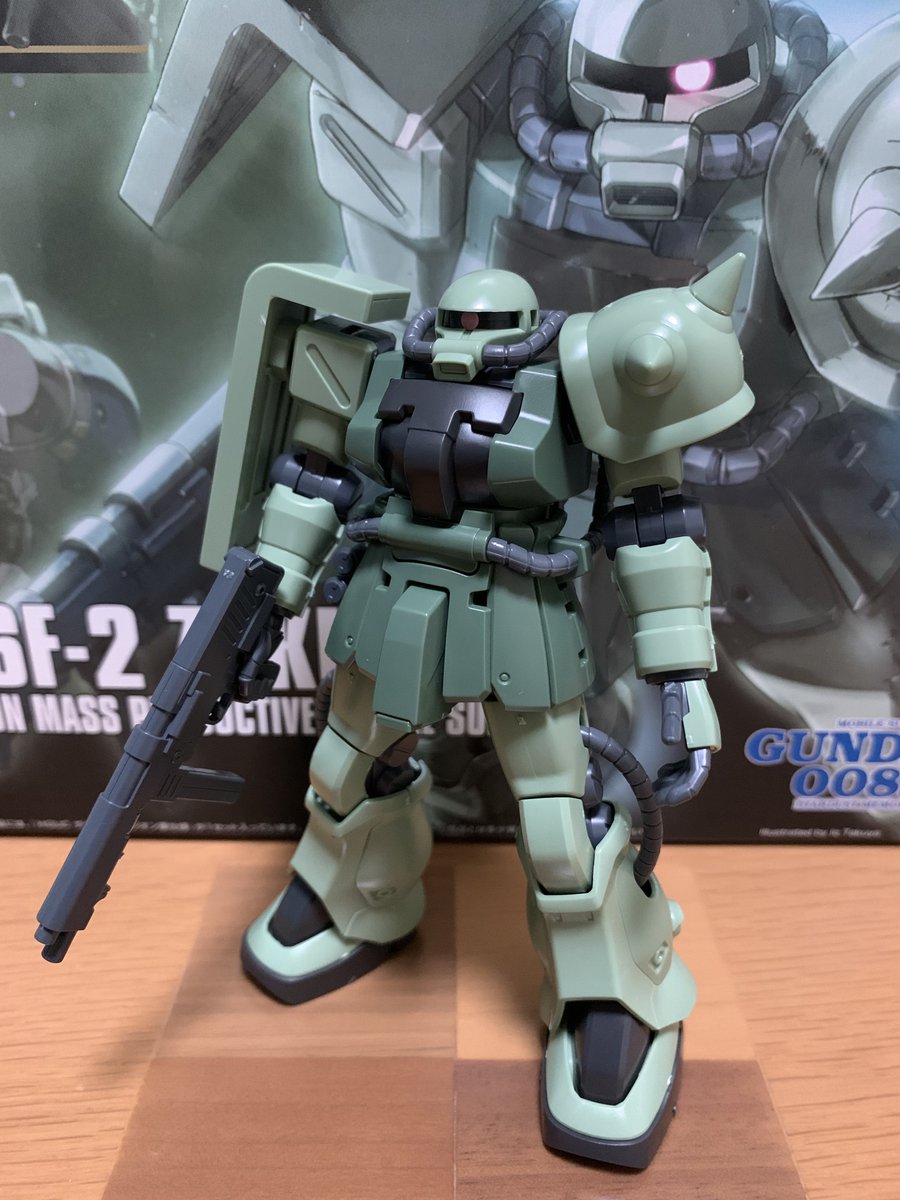 ComTaropi's tweet photo. ザクⅡF2型完成‼︎
2010年製だからポリキャップ多めで、最近組んだ新しいキットと比べたらちょっと時間掛かったなぁ
でもこの美しいプロポーション堪���ない✨カトキさんはアレンジが上手いな👍量産機の中でも大好きなザクだから組めて満足♪
#ガンプラ https://t.co/bpI72xHhKx